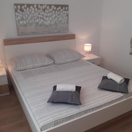 Apartment & Rooms Riva 沃迪切 外观 照片