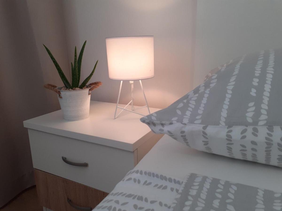 Apartment & Rooms Riva 沃迪切 外观 照片