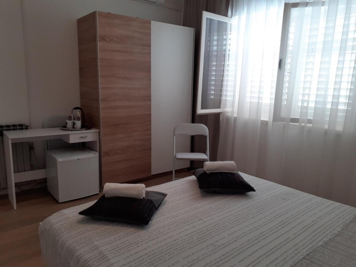 Apartment & Rooms Riva 沃迪切 外观 照片